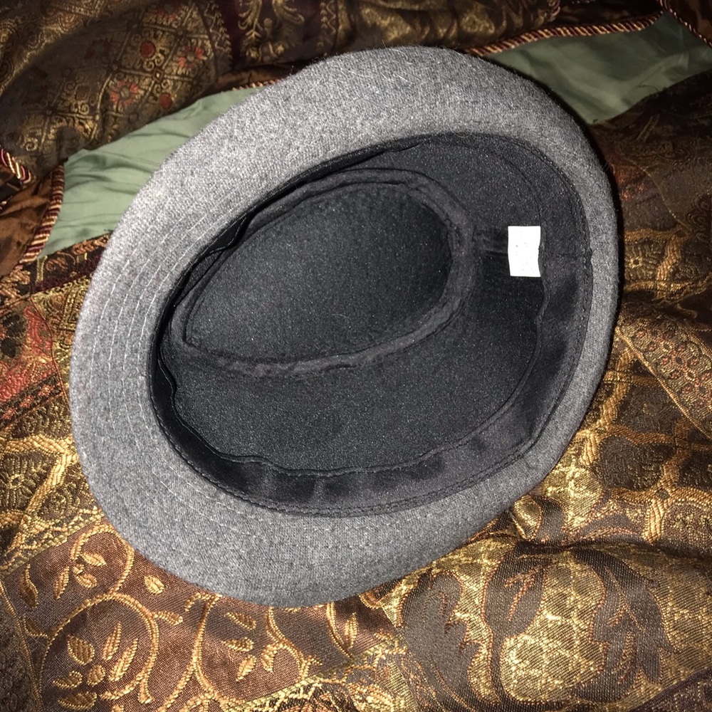 Feather cap - Picture 3 of 3